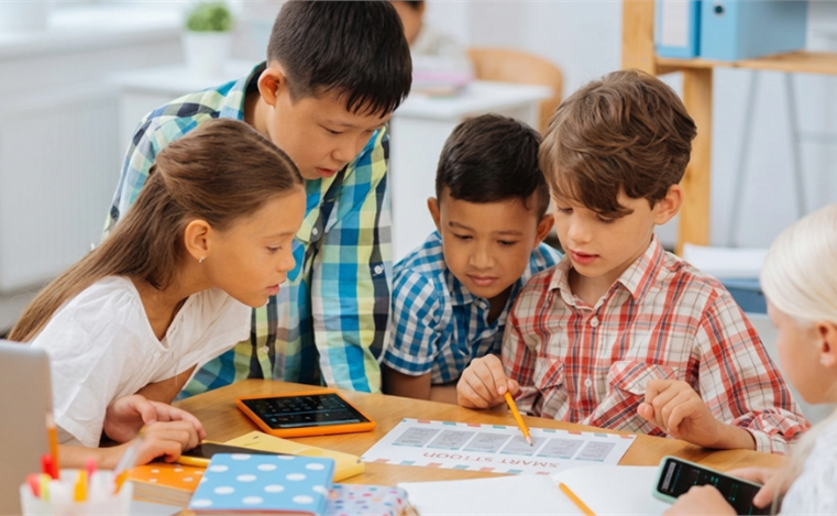 //www.sonderly.io/_im/post/s22453/sgfi22517/761/469/understanding-adhd-in-students---sonderly-01.png